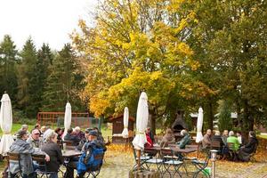 Biergarten im Herbst